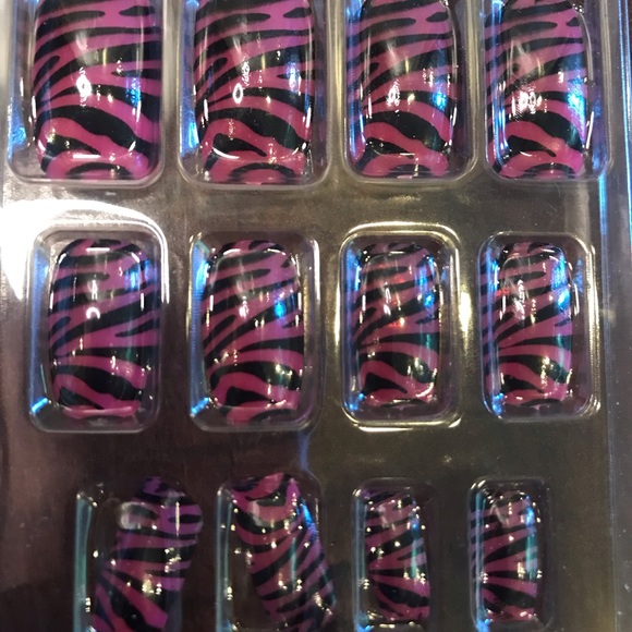 NEW Kleancolor Fashionista Pre-glued Airbrushed Nails - Picture 2 of 6